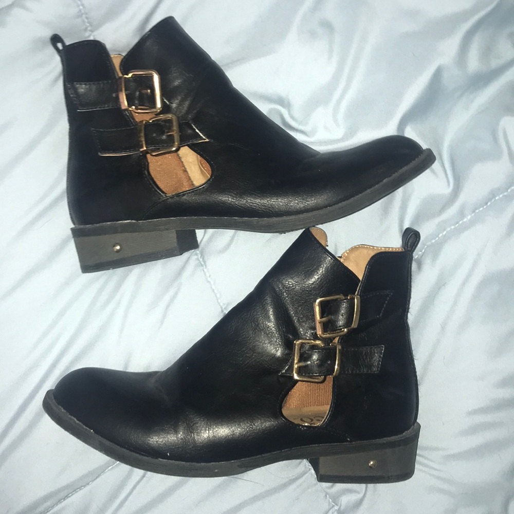 Bucco Black Leather Buckle Ankle Boots sz 7 Beatle